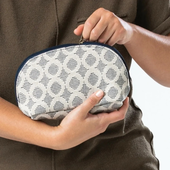 Thirty-One - A033 Half-Moon Pouch - AL25 Full Circle  Weave - Picture 1 of 3